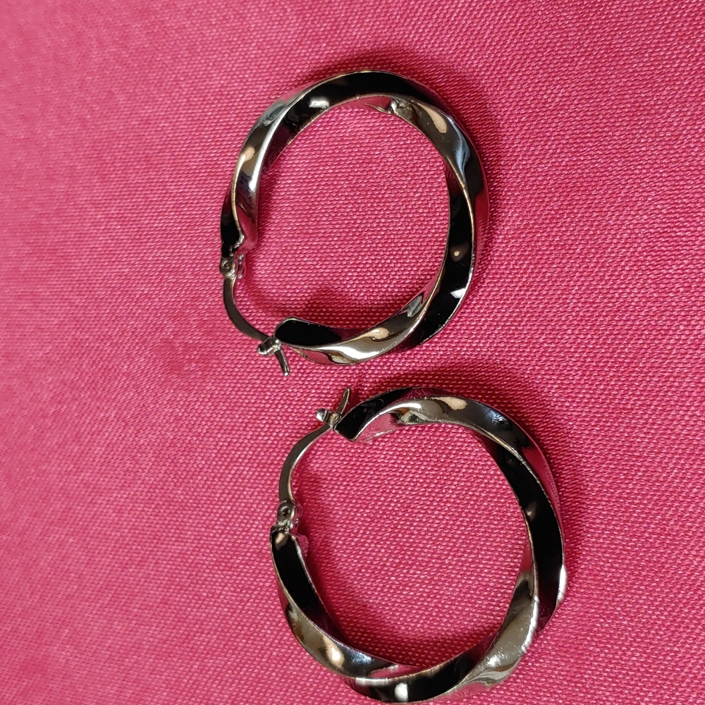 Lia Sophia Twist & Shout Hoop Pierced Earrings, NWOT